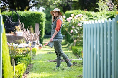 Die neue Serie Melody von Blackfox stattet einen von Kopf bis Fuß für die Arbeit im Garten aus und verleiht nebenbei einen Hauch französischen Chic. 