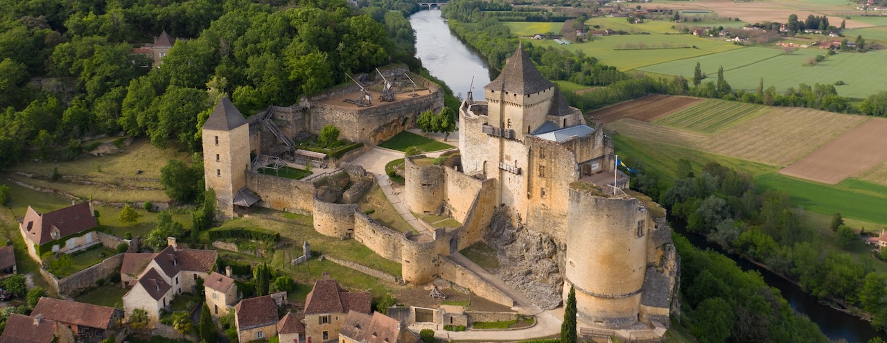 Schloss Castelnaud hoch über der Dordogne